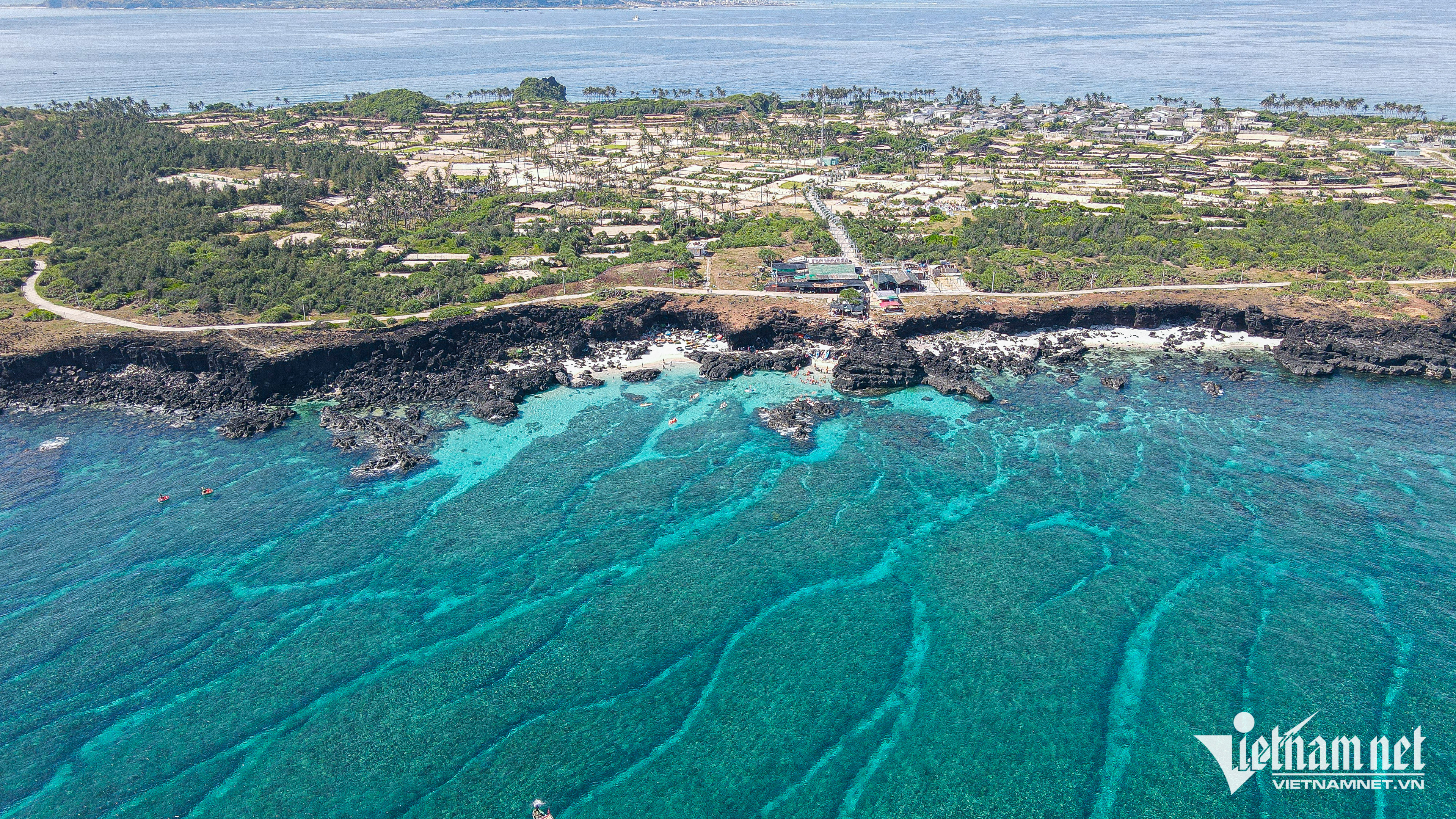 10 Bãi Biển Đẹp Chấn Động Ở Miền Trung Nhất Định Phải Khám Phá Trong Mùa Hè. ảnh 8