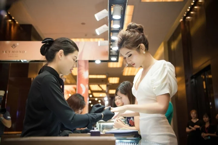 8 Thương Hiệu Trang Sức Cưới Mà Bạn Có Thể Tham Khảo Trực Tuyến