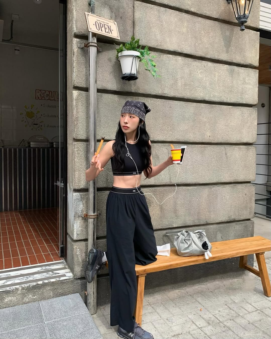 jjinii_ áo ngực phối quần ống rộng