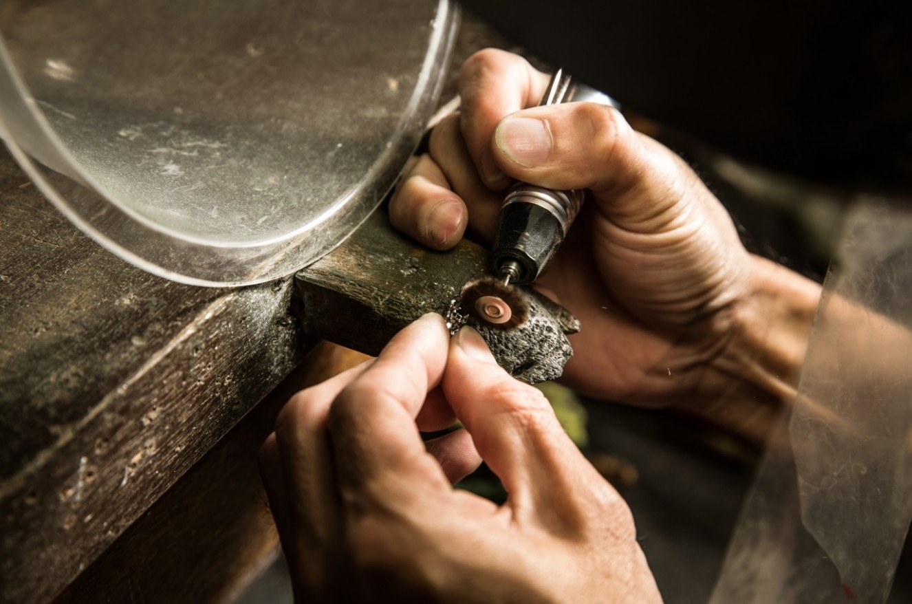 chế tác nhẫn cưới