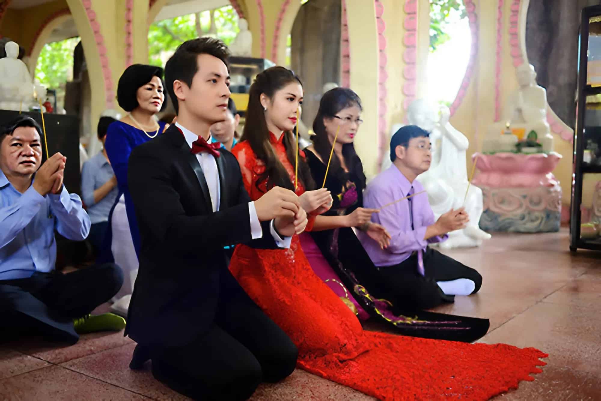 le-to-hong-phong-tuc-cuoi-hoi-Viet-Nam-6