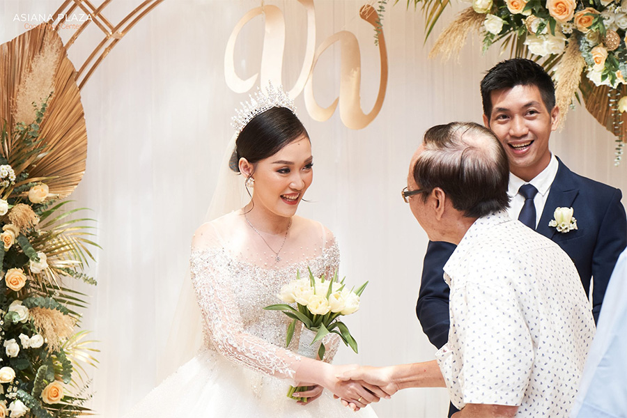 Cách mời đám cưới truyền thống được lòng những vị khách lớn tuổi