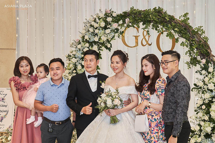 cach-moi-cuoi-ban-be-dong-nghiep