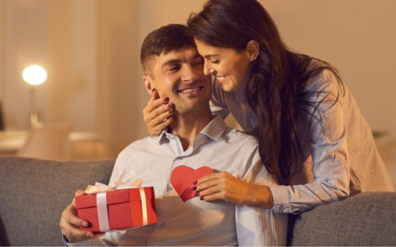 Món quà nào cho đêm kỷ niệm ngày cưới thêm nồng nàn?