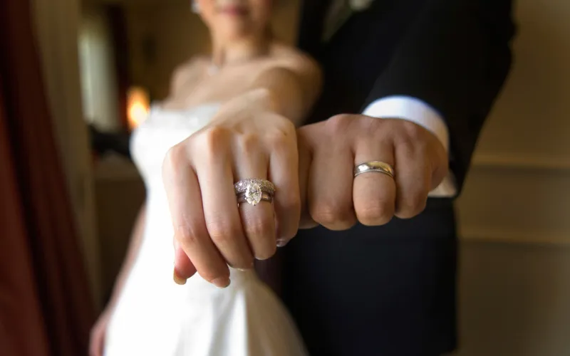 Giới Trẻ Đổ Xô Mua Nhẫn Cầu Hôn Và Cầu Hôn Trước Tết Để Ra Tết Cưới: Xu Hướng Hay Chiến Thuật Thông Minh?