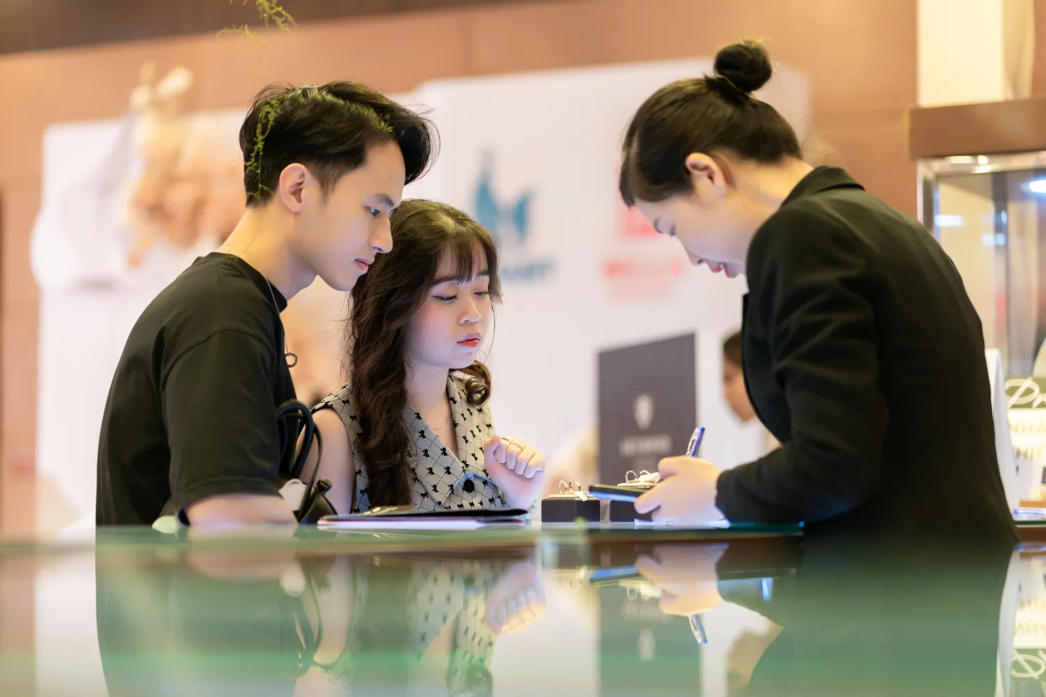 Vì sao cần có nhẫn cưới trước khi chụp ảnh cưới?