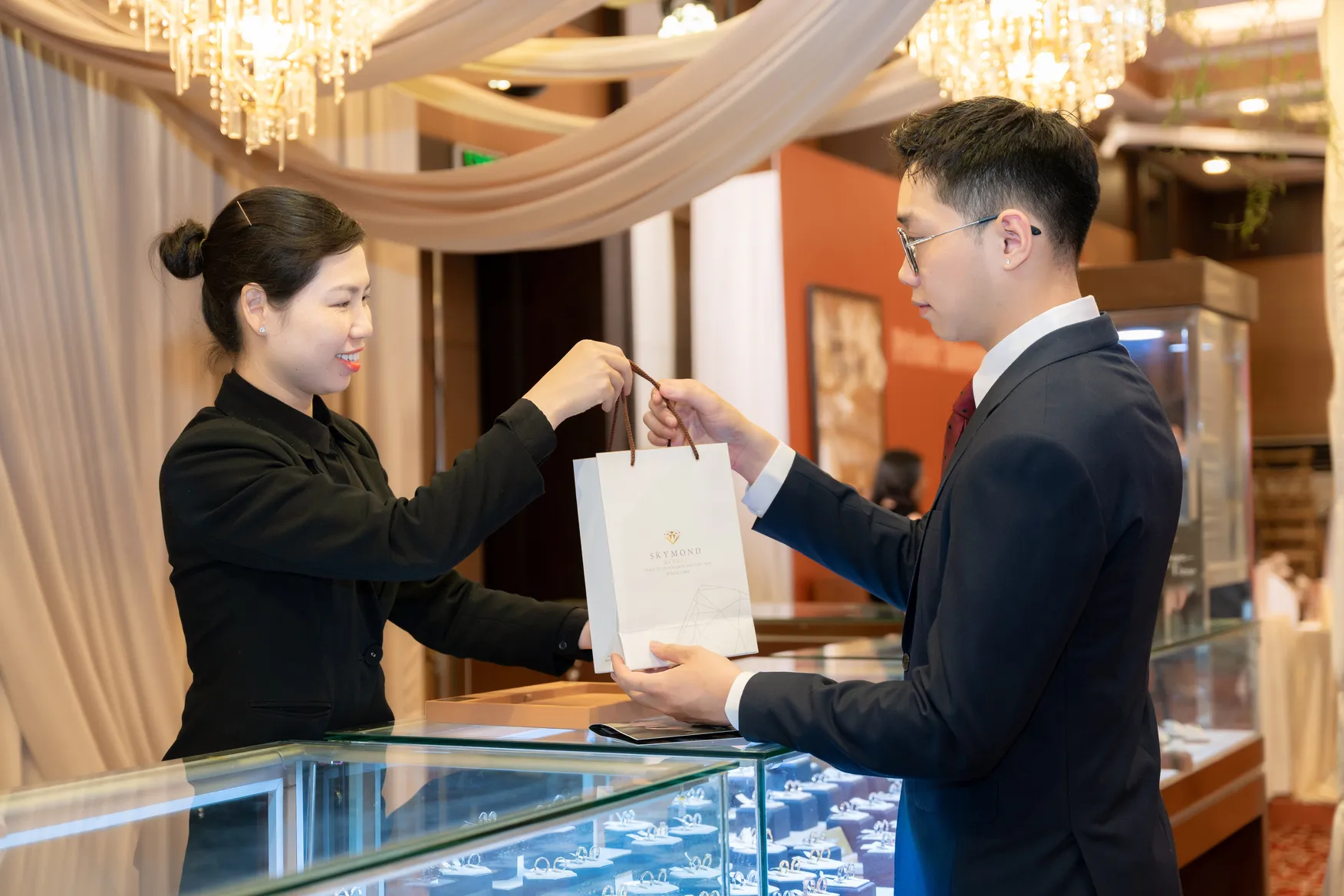 Skymond Luxury gây ấn tượng mạnh tại Almaz Wedding Fair 2026 “cháy hàng” sau 48 giờ